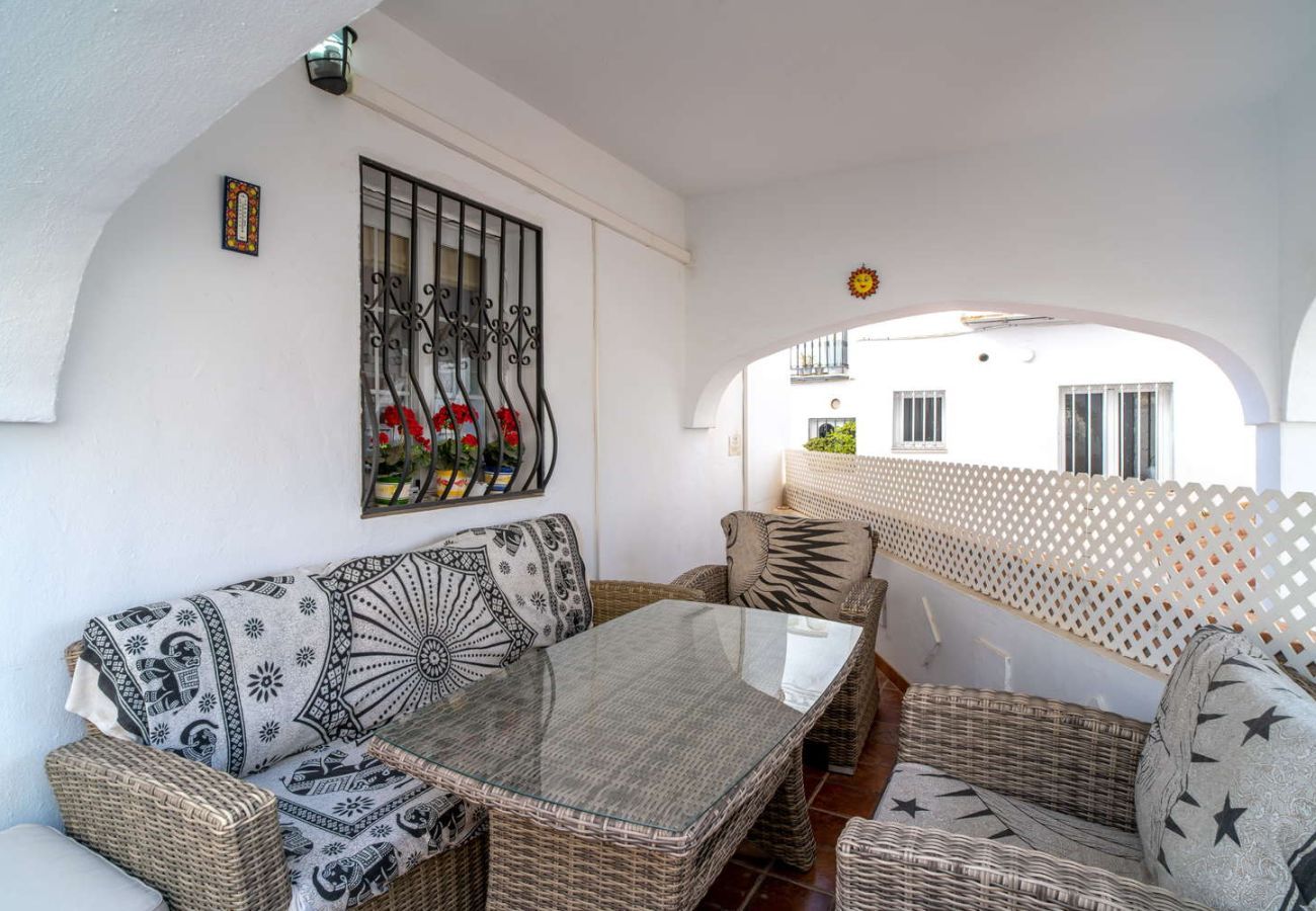 Patio d'entrée privé avec coin salon dans le quartier Parador à Nerja