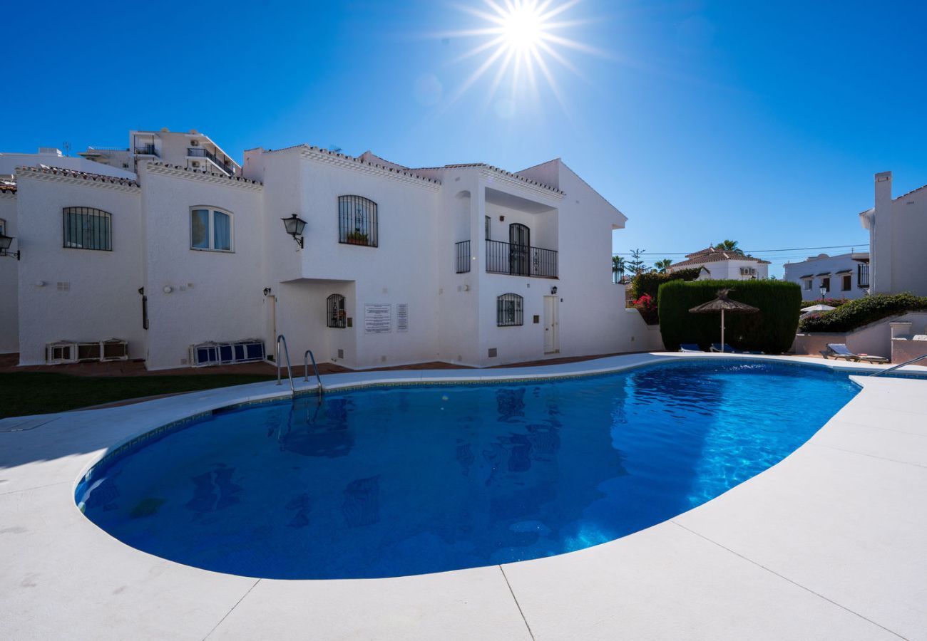 Piscine communautaire pour les clients de Los Pinos Nerja.