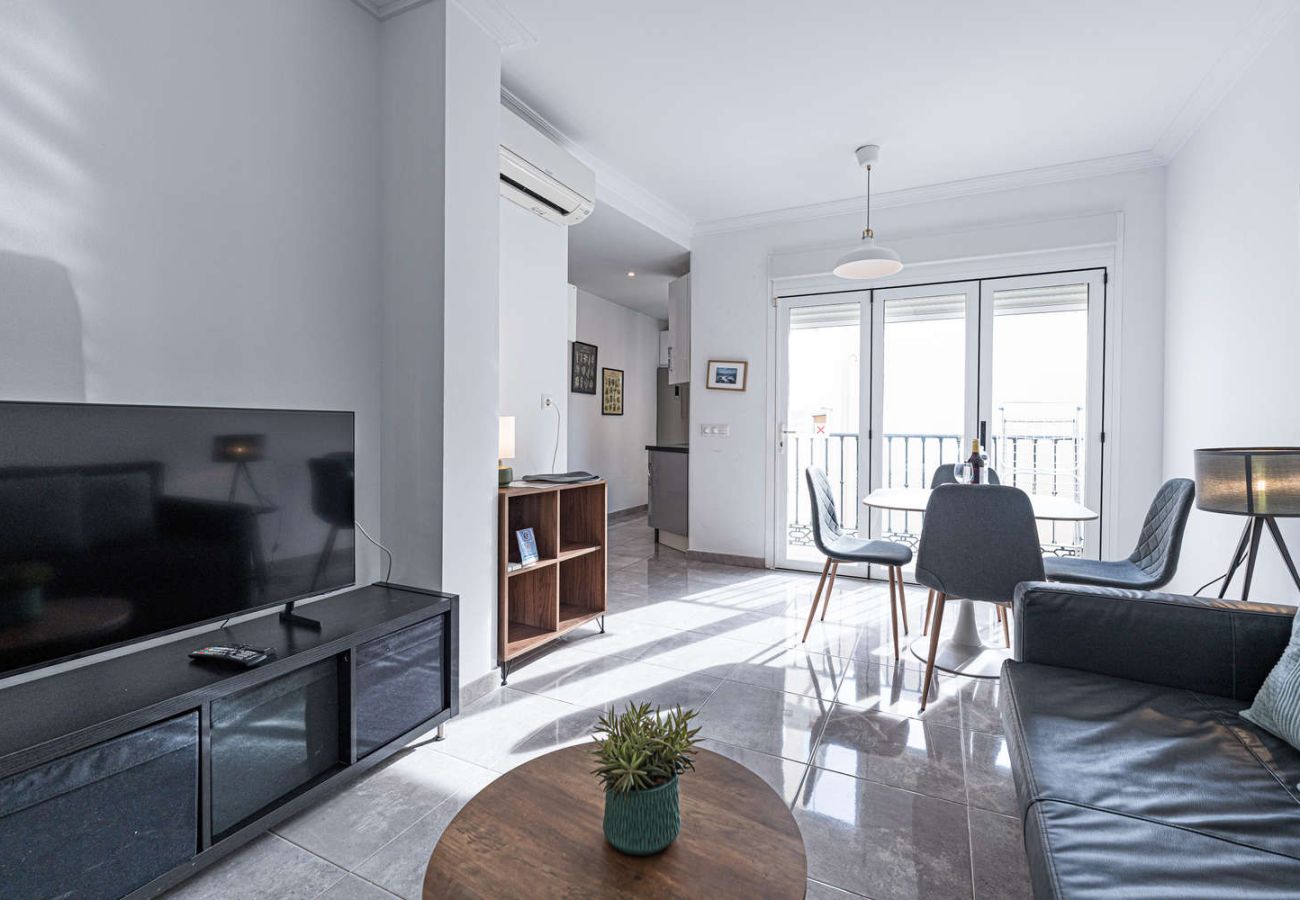 Plage de Torrecilla à Nerja à seulement 100 mètres de l'hébergement.