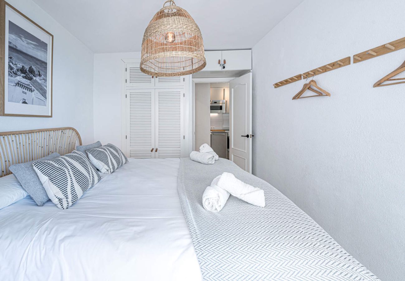 Chambre avec lit double 180x200 à Acapulco Playa 302.