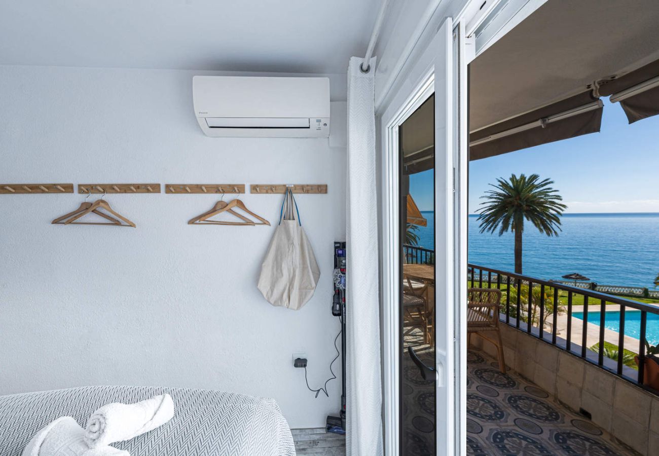 Vue sur la mer depuis la chambre de l'appartement Acapulco Playa 302