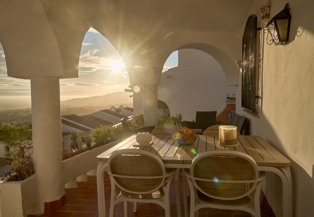 Terrasse avec vue panoramique sur la mer Méditerranée et Nerja à Capuchinos 42.
