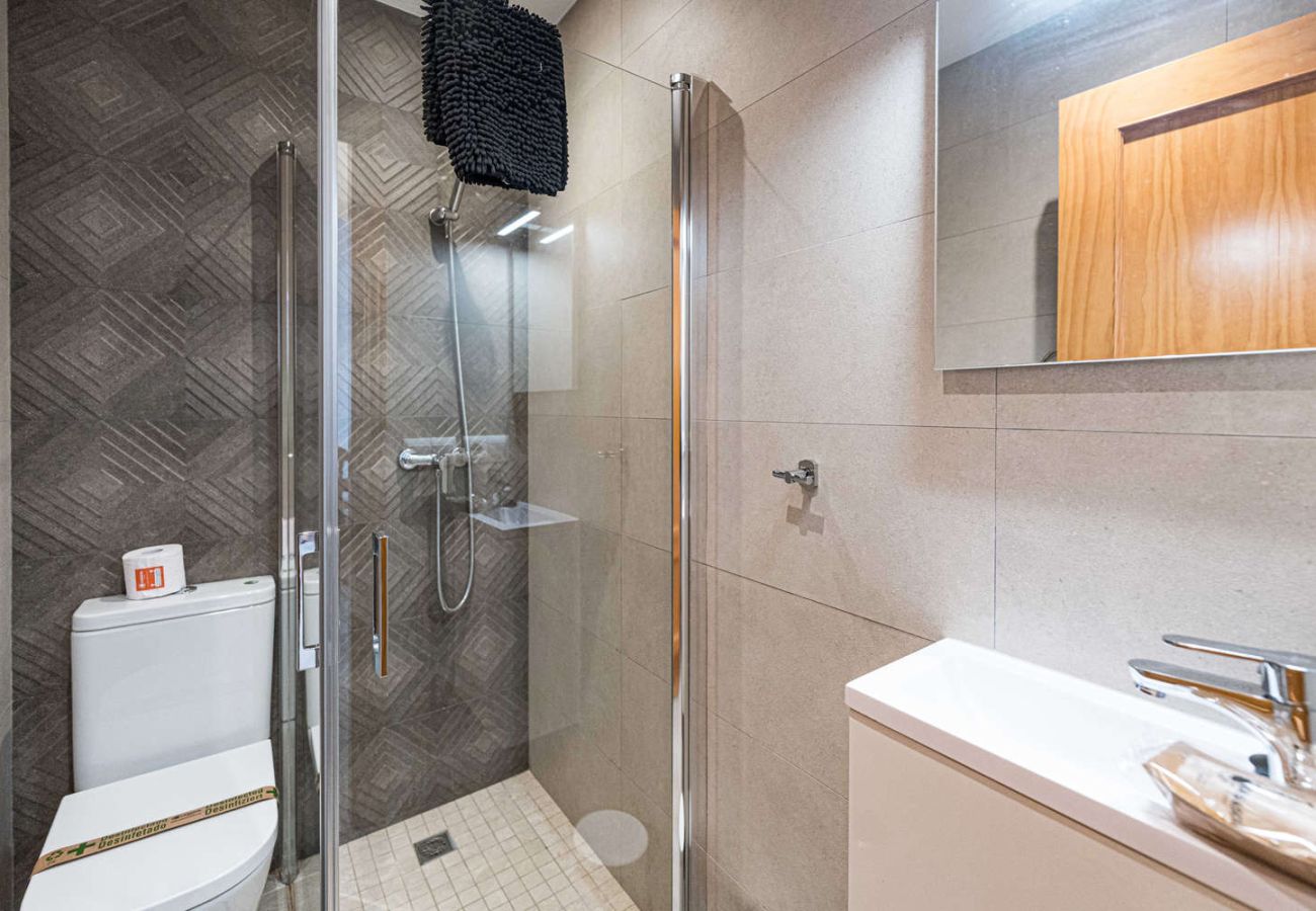 Appartement à Nerja - Appartement Valparaiso 1B à Playa Burriana avec piscine et 2 salles de bain