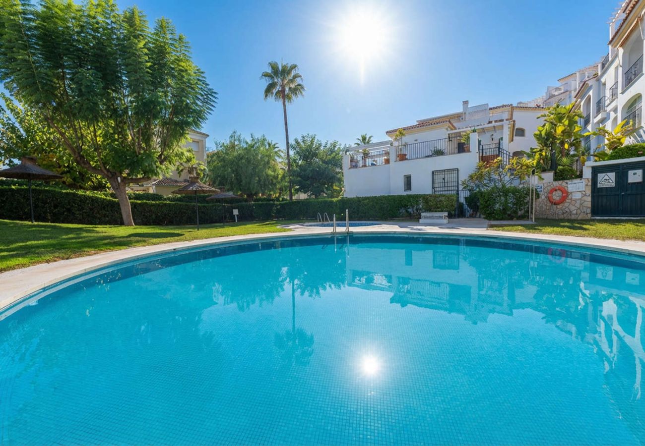 Piscine commune et piscine pour enfants avec jardins dans le complexe Valparaíso à Burriana.