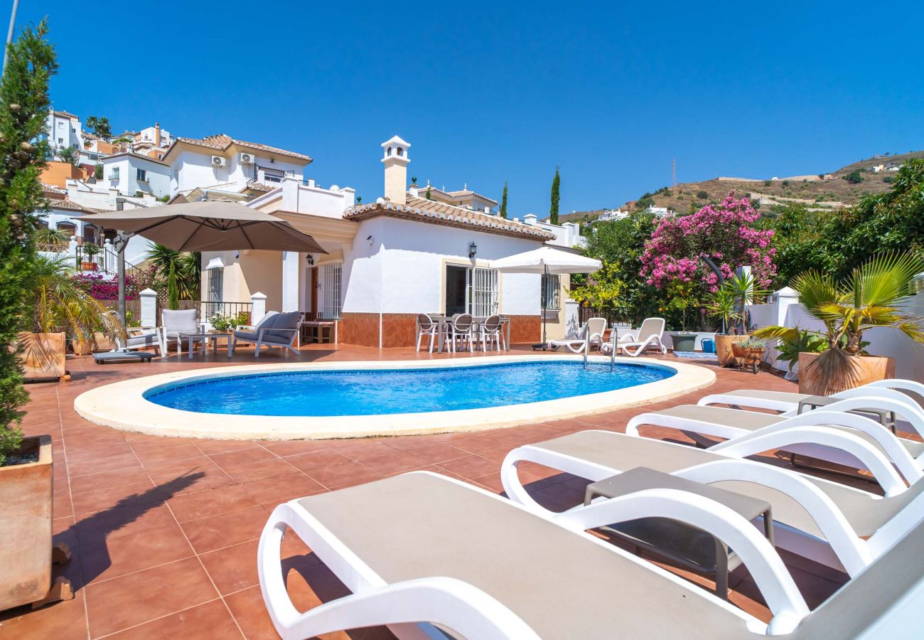 Villa à Torrox Costa - Villa Calidum : Villa avec Piscine Privée à Nerja