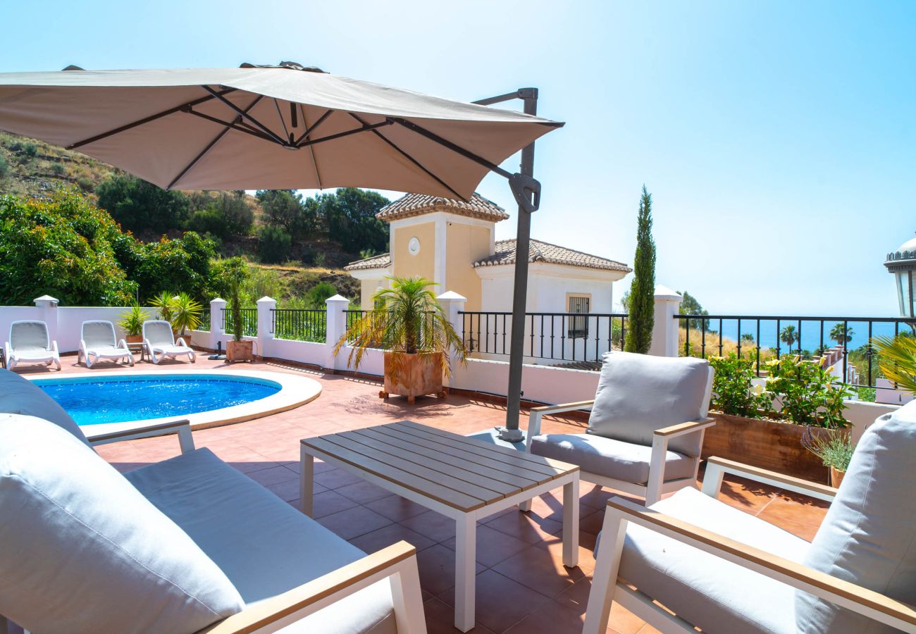 Villa à Torrox Costa - Villa Calidum : Villa avec Piscine Privée à Nerja