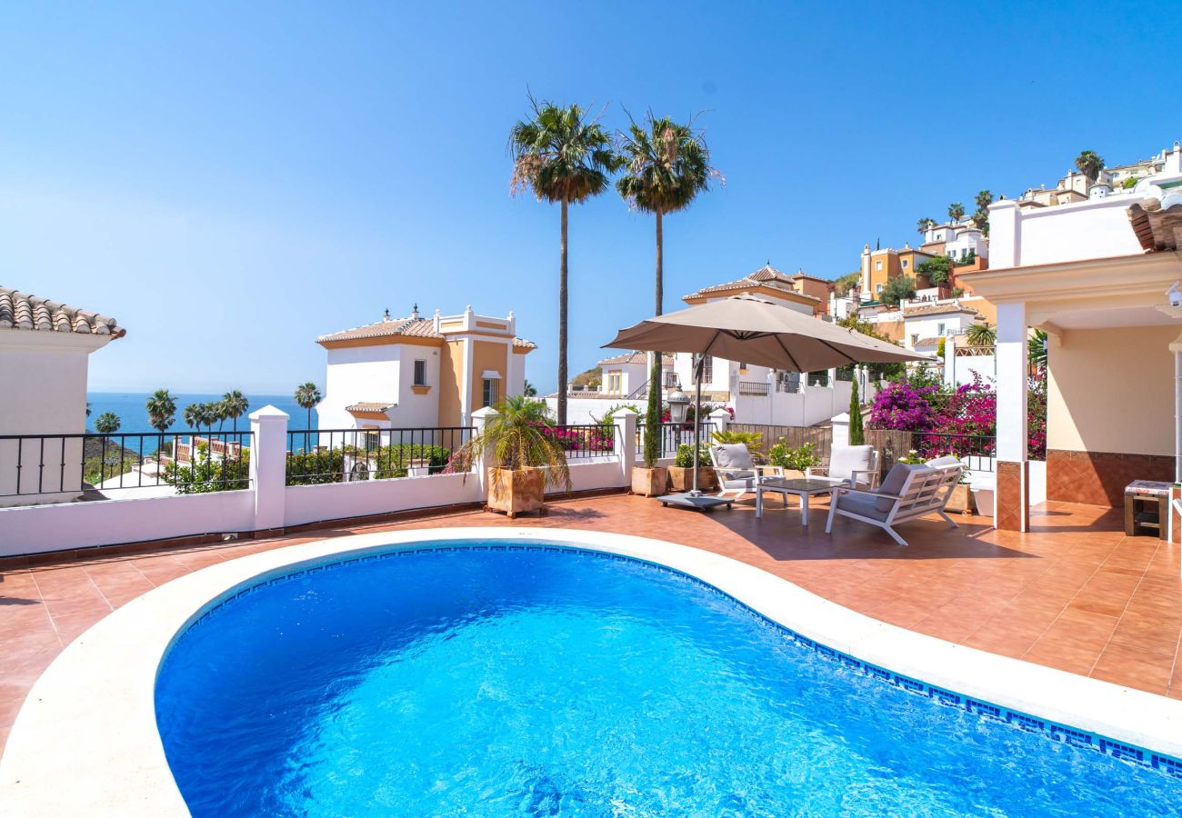 Villa à Torrox Costa - Villa Calidum : Villa avec Piscine Privée à Nerja