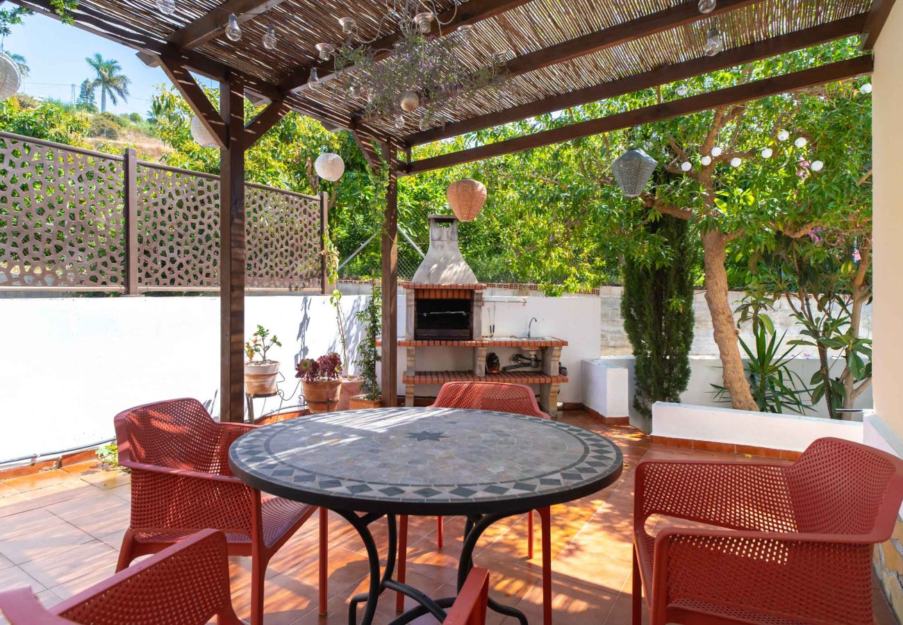 Villa à Torrox Costa - Villa Calidum : Villa avec Piscine Privée à Nerja