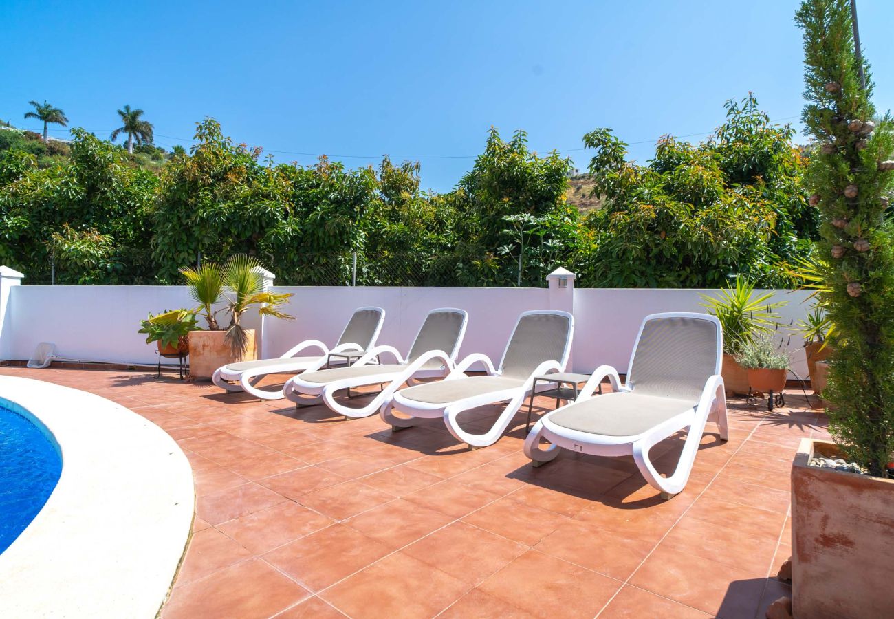 Villa à Torrox Costa - Villa Calidum : Villa avec Piscine Privée à Nerja