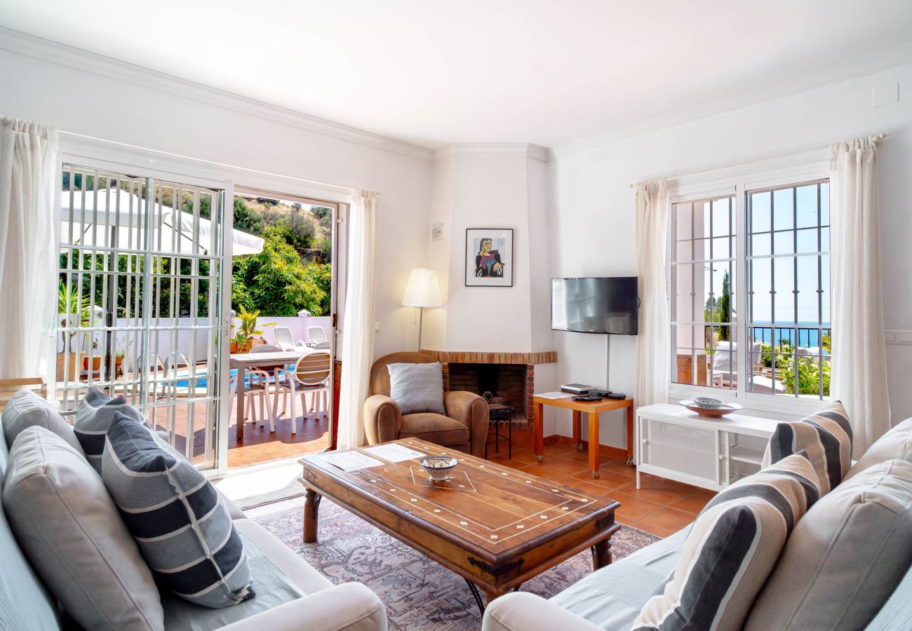 Villa à Torrox Costa - Villa Calidum : Villa avec Piscine Privée à Nerja