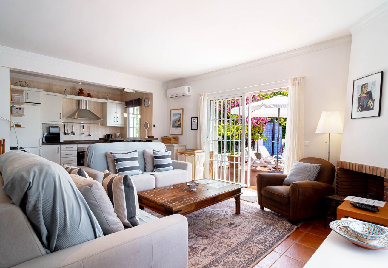 Villa à Torrox Costa - Villa Calidum : Villa avec Piscine Privée à Nerja