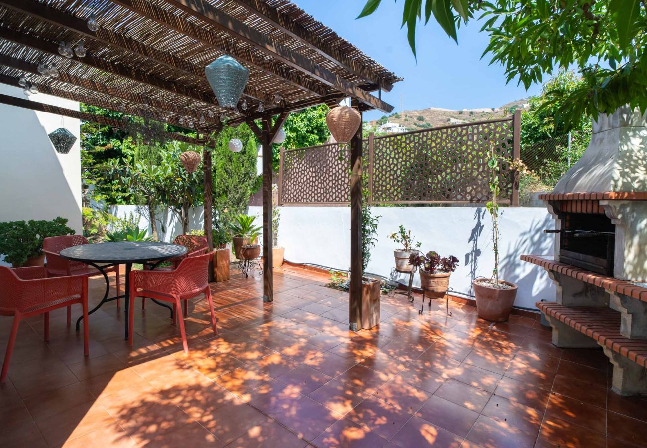 Villa à Torrox Costa - Villa Calidum : Villa avec Piscine Privée à Nerja