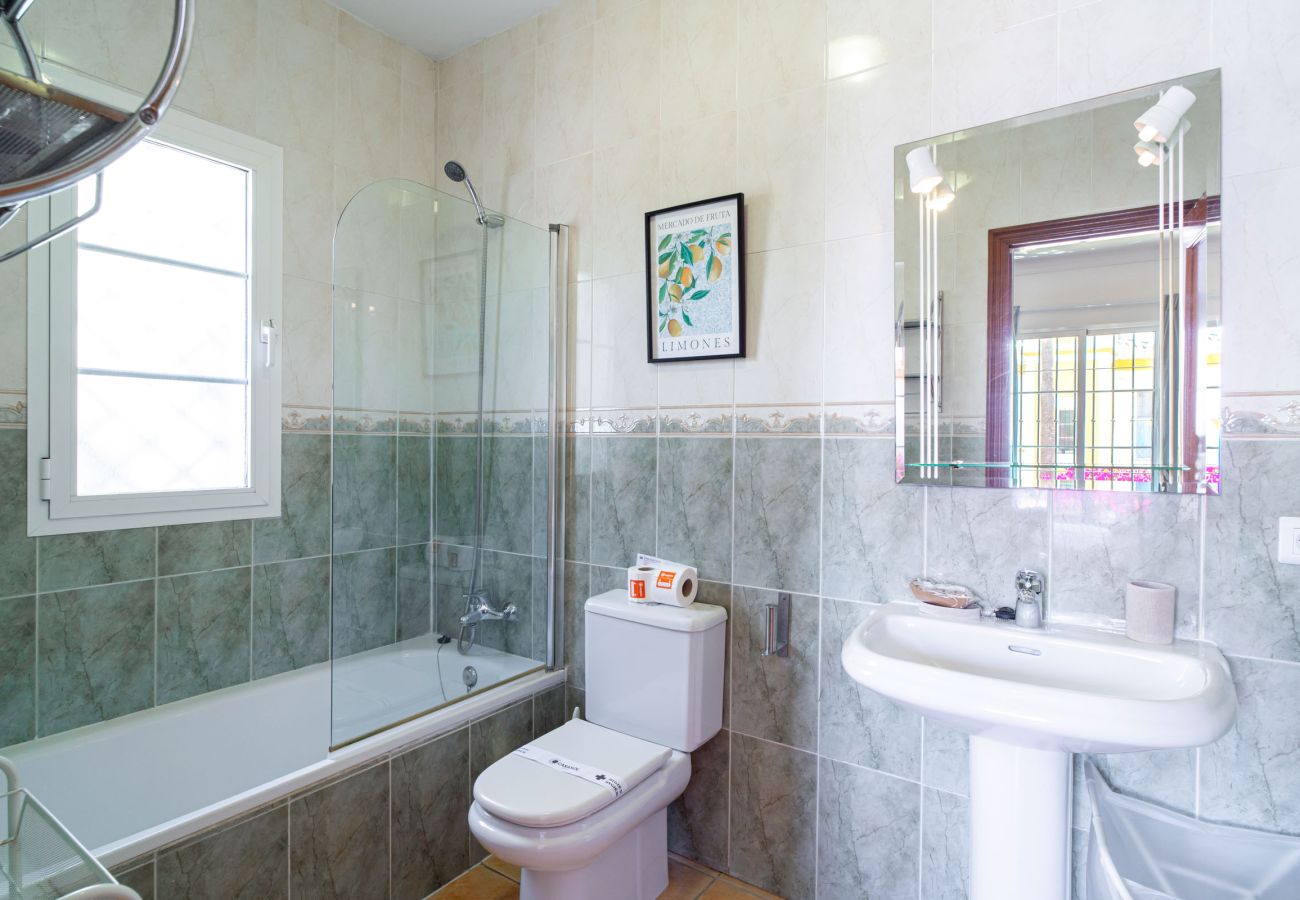 Villa à Torrox Costa - Villa Calidum : Villa avec Piscine Privée à Nerja