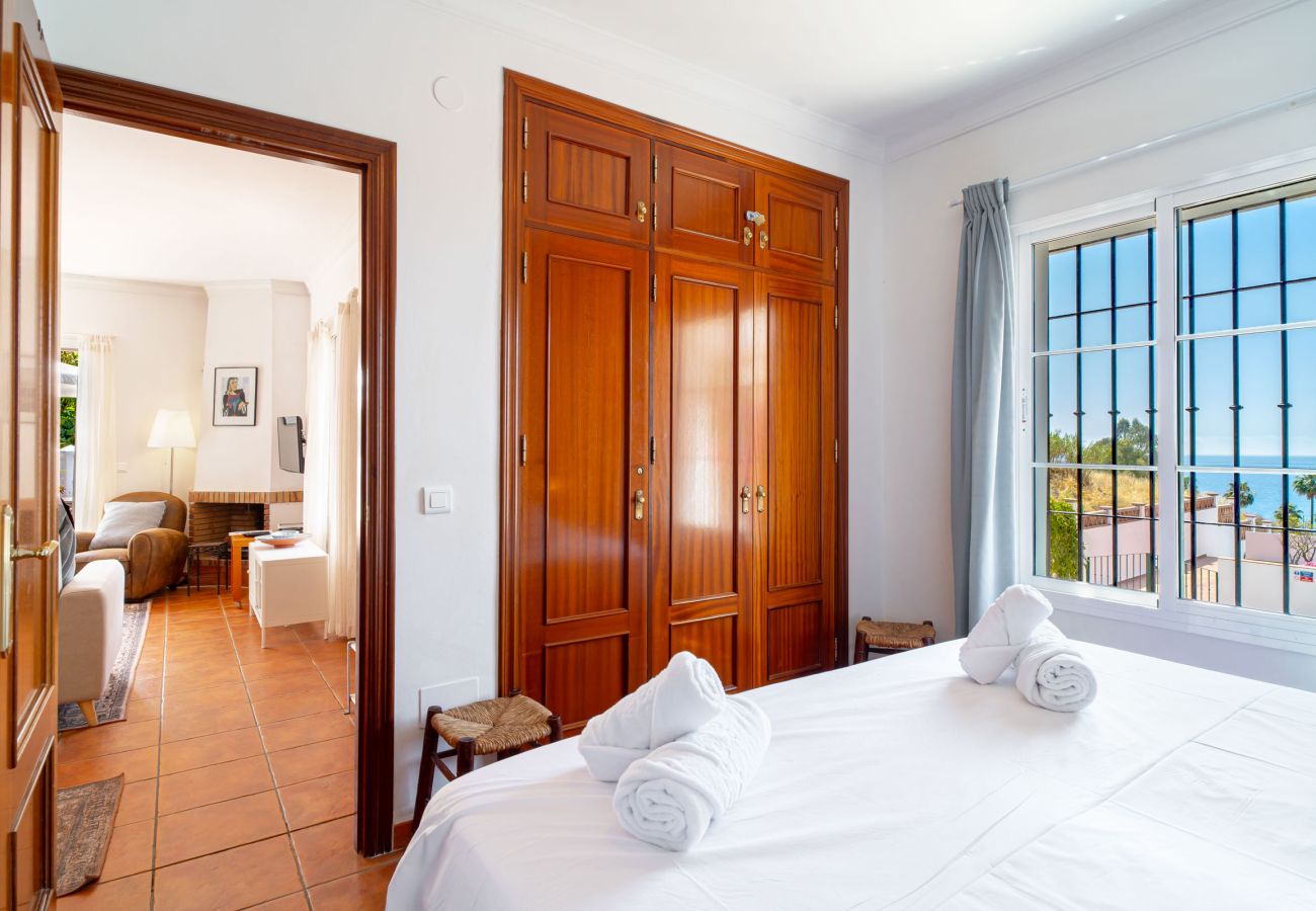 Villa à Torrox Costa - Villa Calidum : Villa avec Piscine Privée à Nerja
