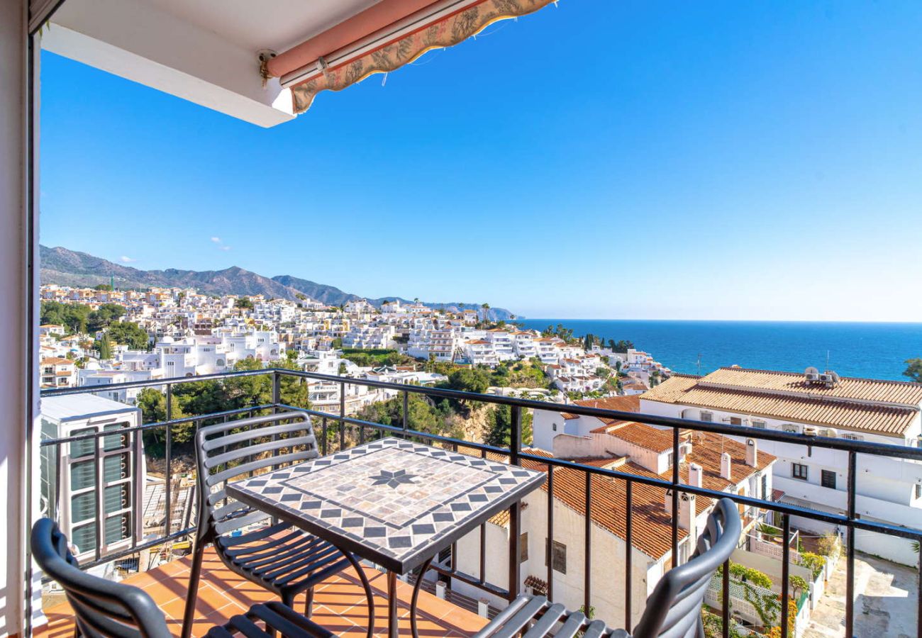 Terrasse avec vue mer et montagne à l'Edificio Miami Nerja