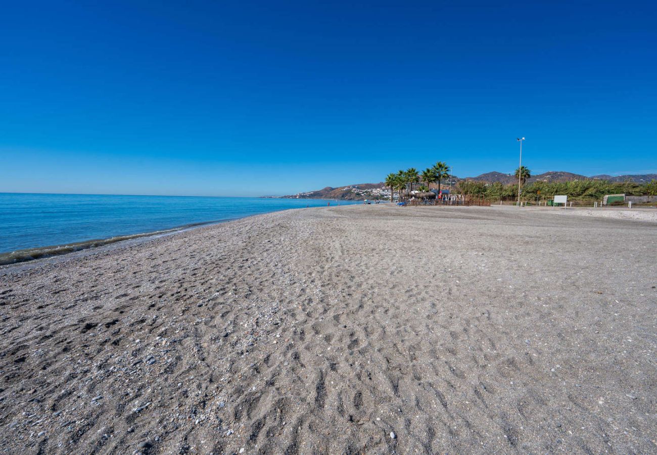 Appartement à Nerja - Stella Maris Nerja Beachfront Apartment, Sea View 