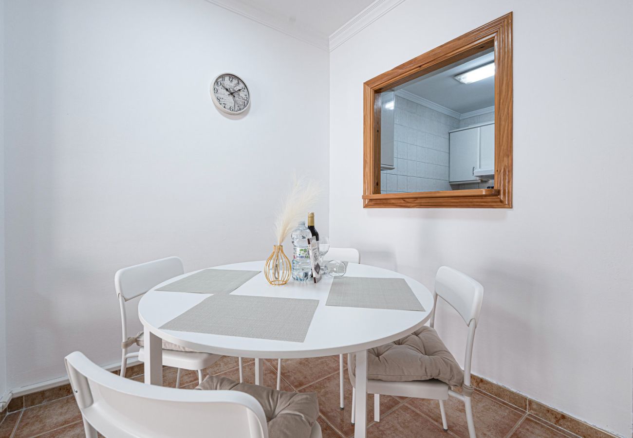 Appartement à Nerja - Torrecilla Urban Beach Nerja : Appartement Moderne avec Piscine sur le Toit