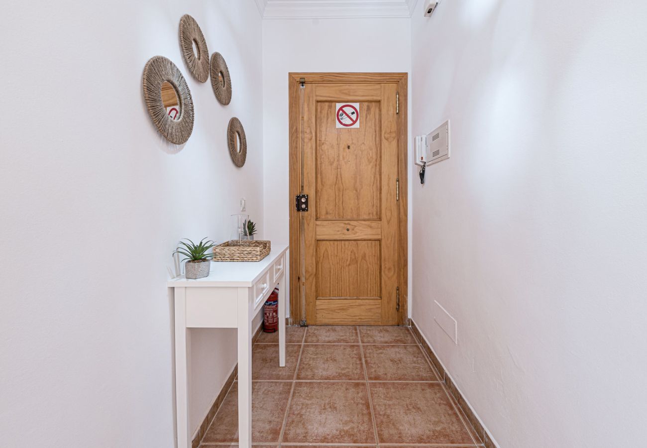 Appartement à Nerja - Torrecilla Urban Beach Nerja : Appartement Moderne avec Piscine sur le Toit