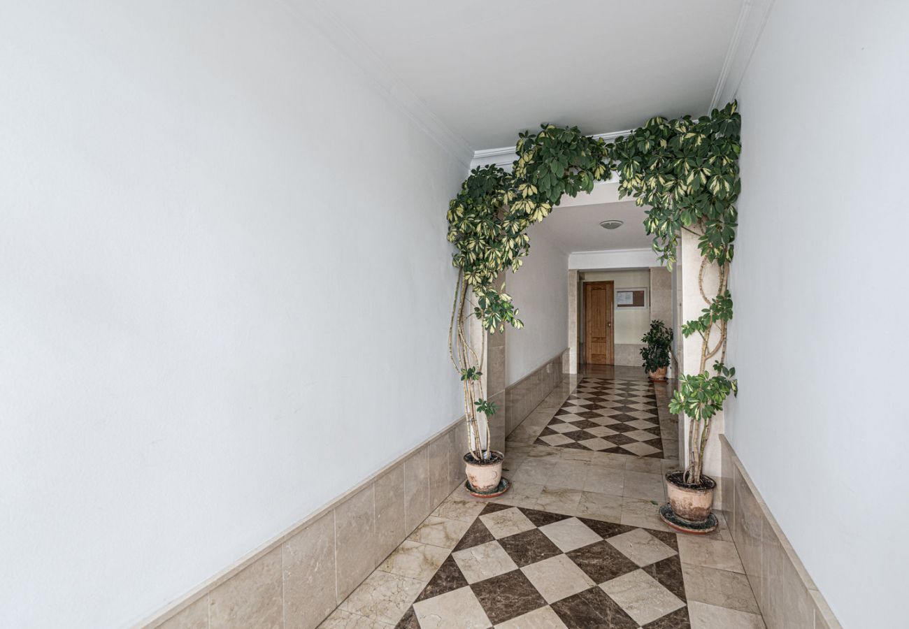 Appartement à Nerja - Torrecilla Urban Beach Nerja : Appartement Moderne avec Piscine sur le Toit