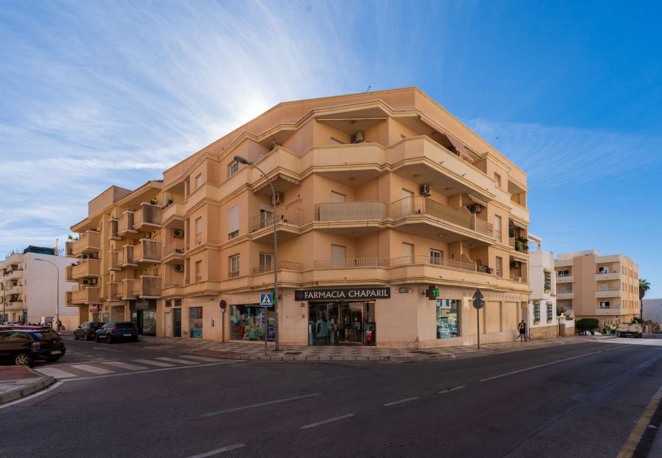 Appartement à Nerja - Torrecilla Urban Beach Nerja : Appartement Moderne avec Piscine sur le Toit