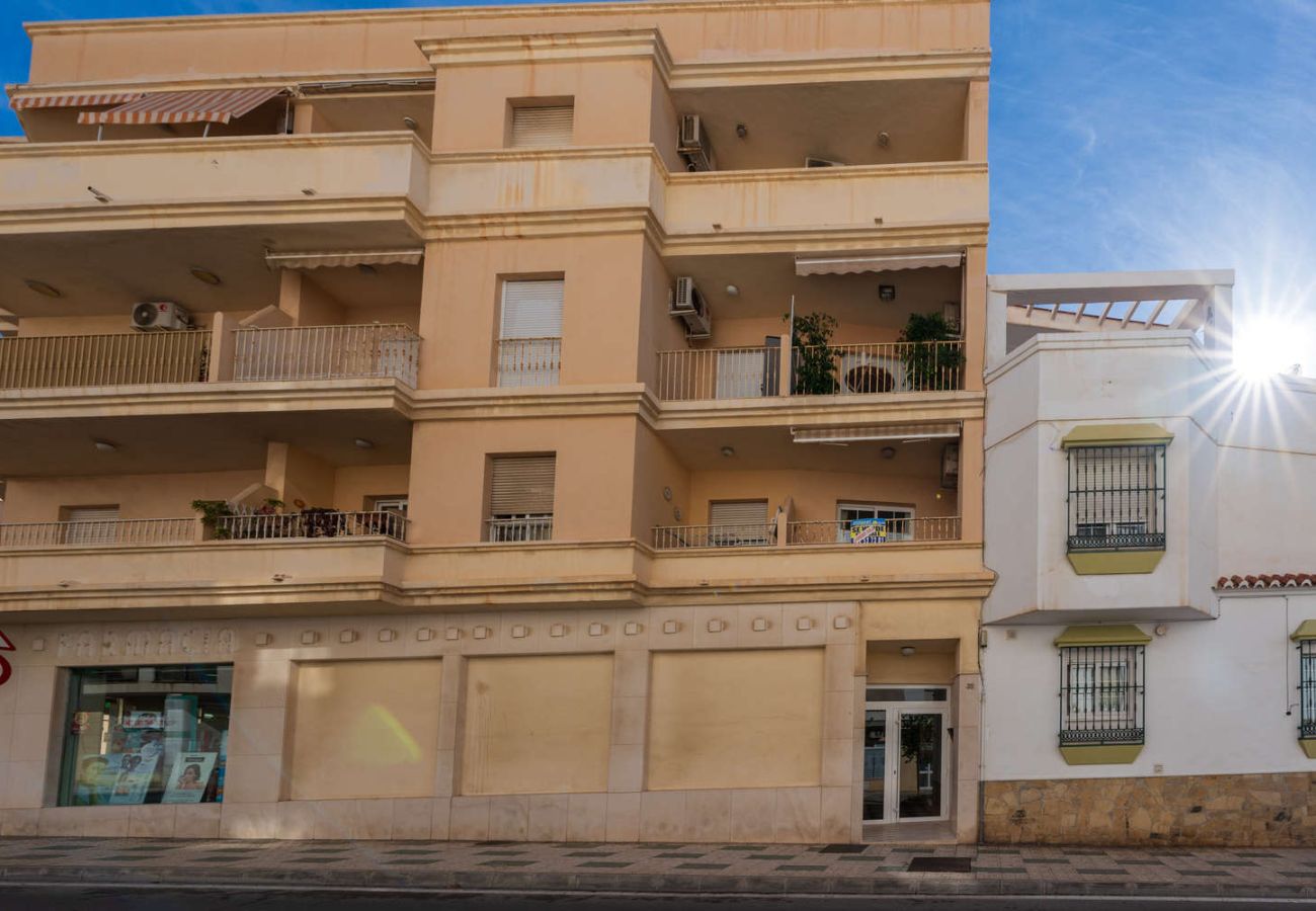 Appartement à Nerja - Torrecilla Urban Beach Nerja : Appartement Moderne avec Piscine sur le Toit