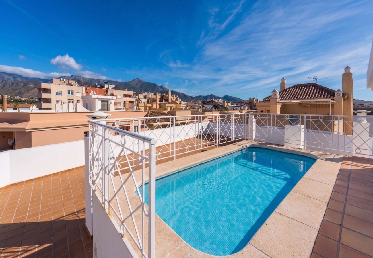 Appartement à Nerja - Torrecilla Urban Beach Nerja : Appartement Moderne avec Piscine sur le Toit
