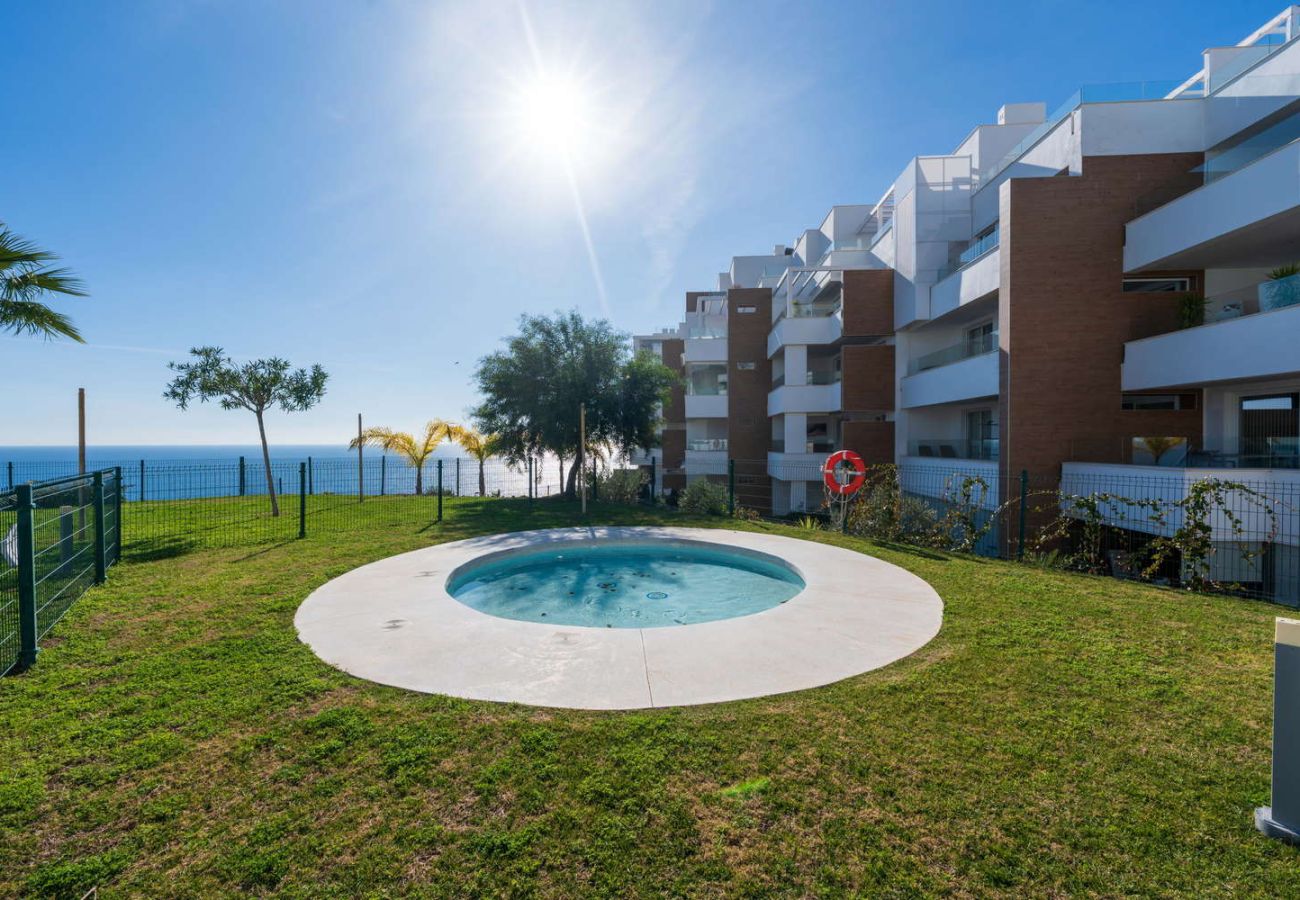 Appartement à Torrox Costa - Isea Calaceite 1111 : Appartement de Luxe avec Vue Mer et Piscine
