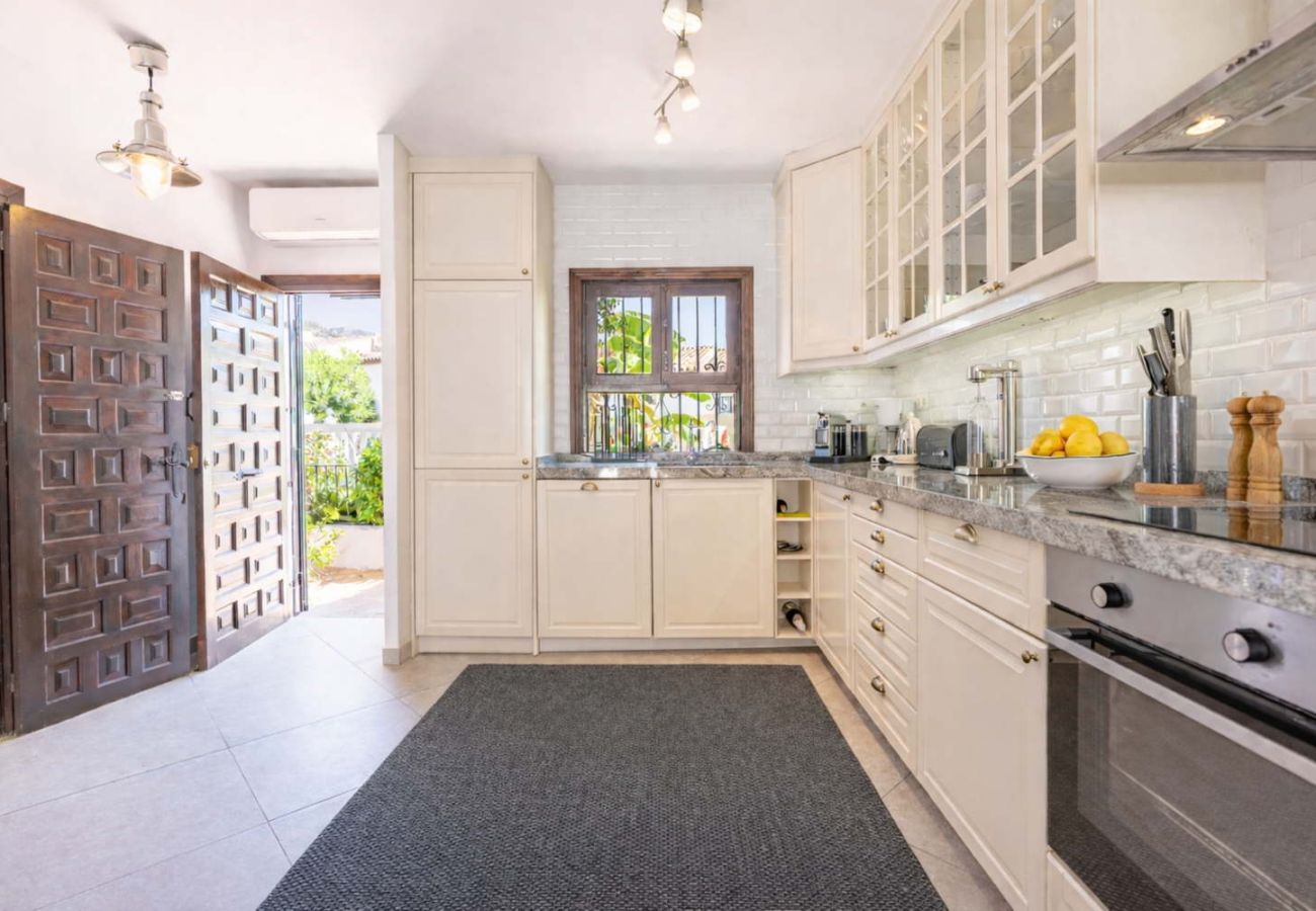 Maison mitoyenne à Nerja - Casa Lavanda – Maison de vacances à Nerja avec vue sur la mer et piscine