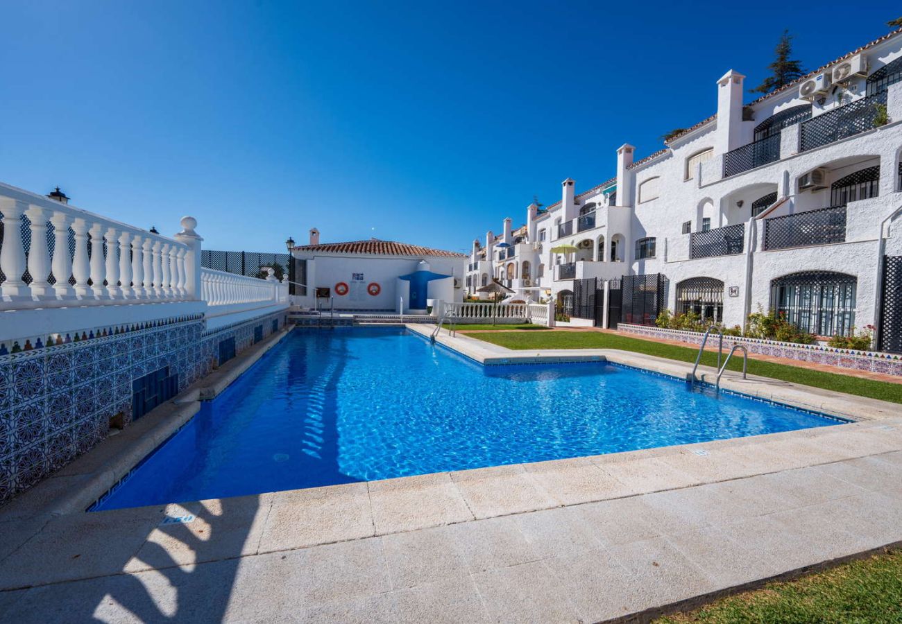 Appartement à Nerja - Appartement Casa Monica à Verano Azul : Vue sur la Mer et Solarium sur le toit
