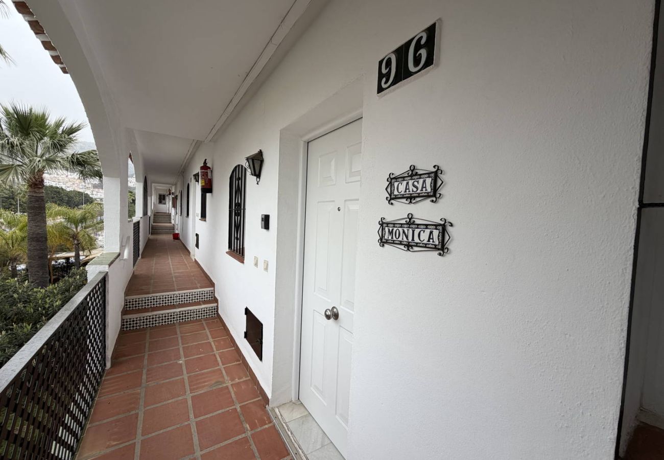 Appartement à Nerja - Appartement Casa Monica à Verano Azul : Vue sur la Mer et Solarium sur le toit