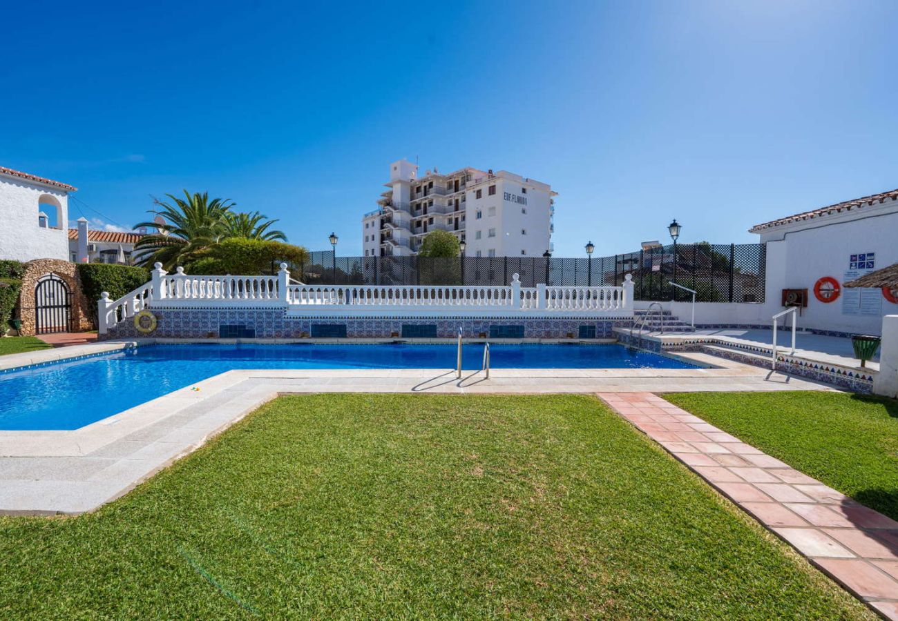 Appartement à Nerja - Appartement Casa Monica à Verano Azul : Vue sur la Mer et Solarium sur le toit