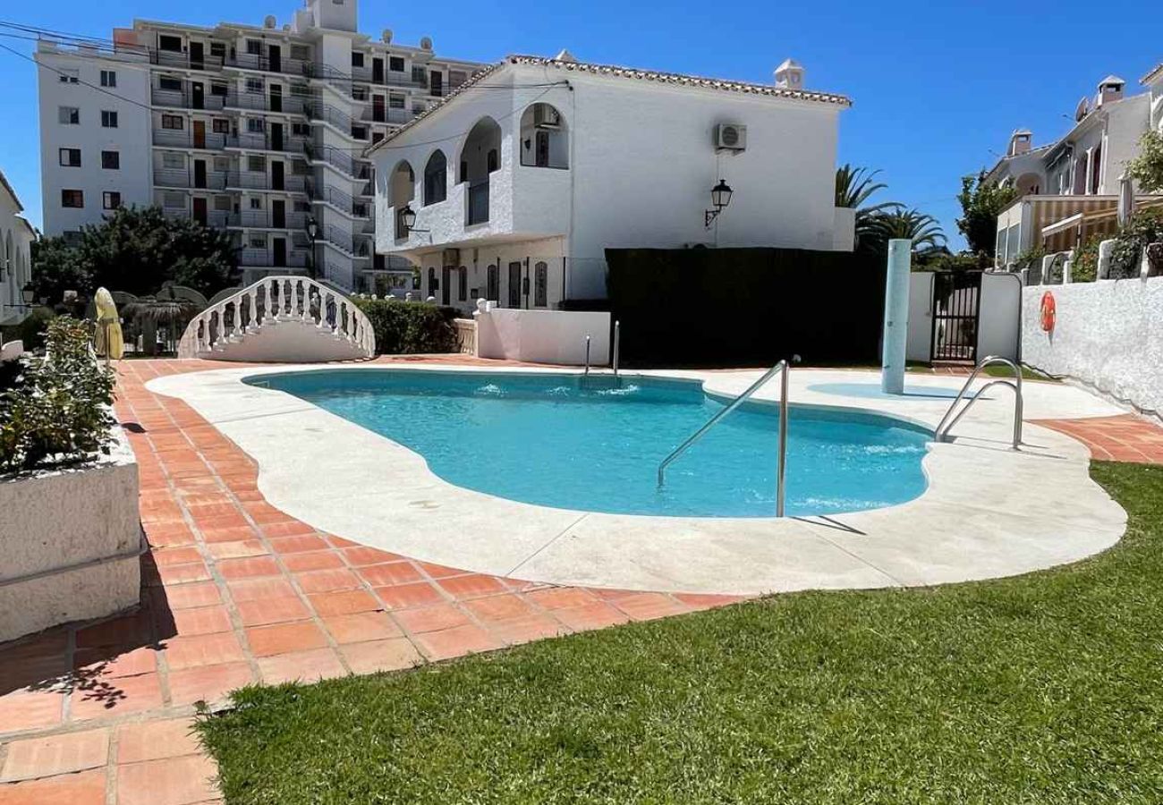 Appartement à Nerja - Appartement Casa Monica à Verano Azul : Vue sur la Mer et Solarium sur le toit