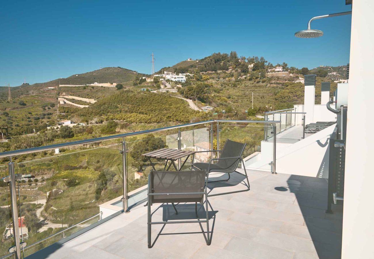 Appartement à Nerja - Penthouse Balcón del Mar D4: 3 Terrasses et Piscine Chauffée