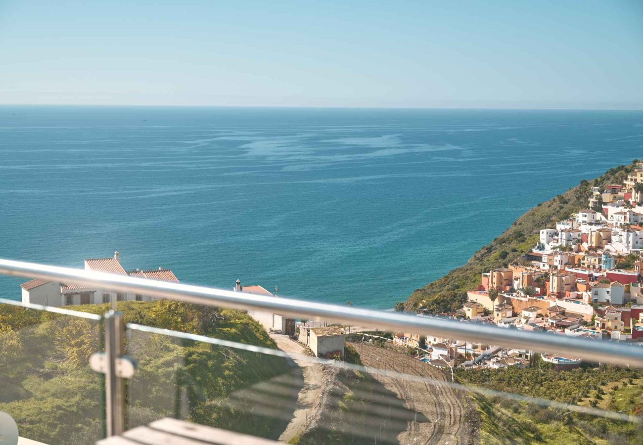 Appartement à Nerja - Penthouse Balcón del Mar D4: 3 Terrasses et Piscine Chauffée