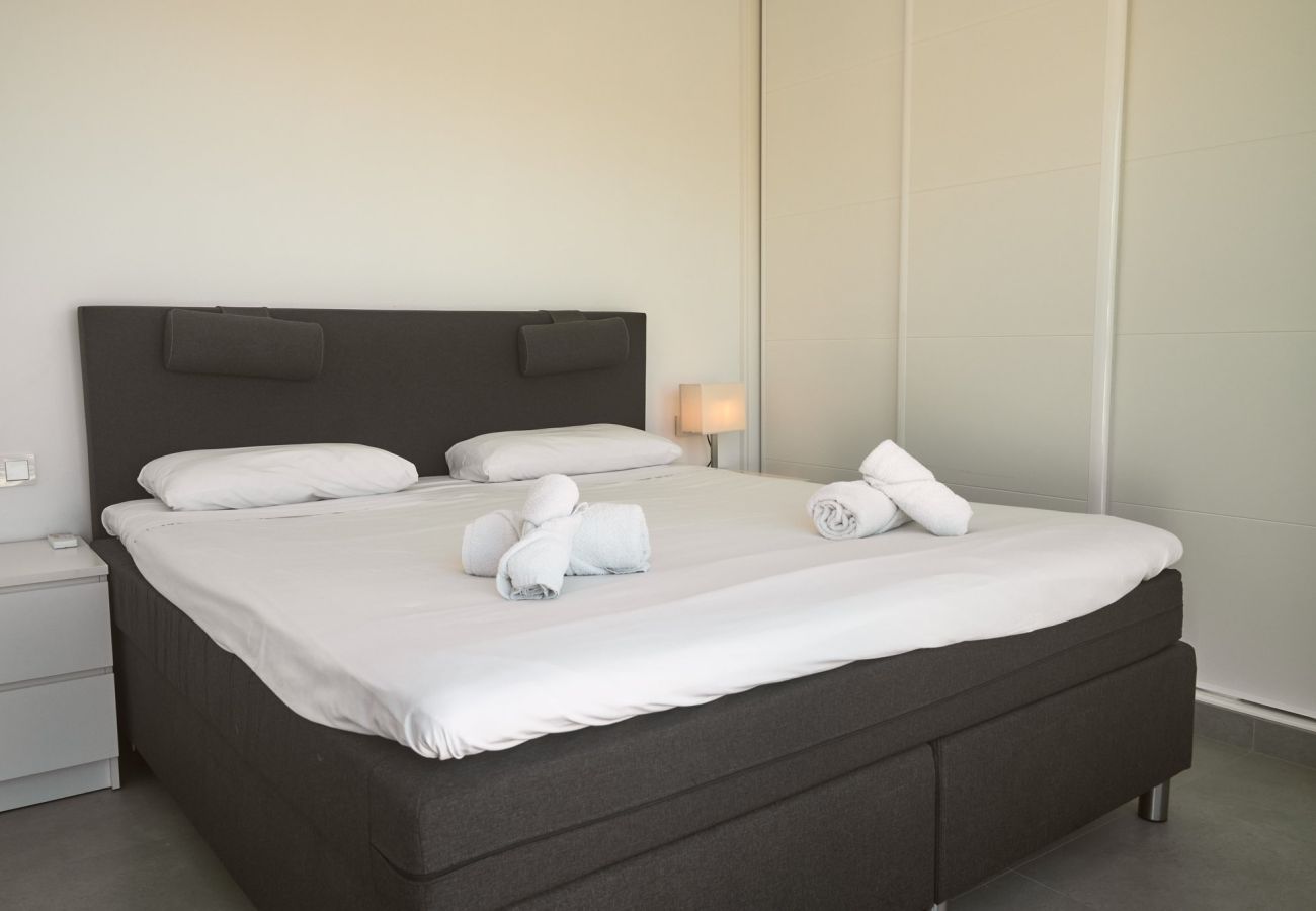 Appartement à Nerja - Penthouse Balcón del Mar D4: 3 Terrasses et Piscine Chauffée