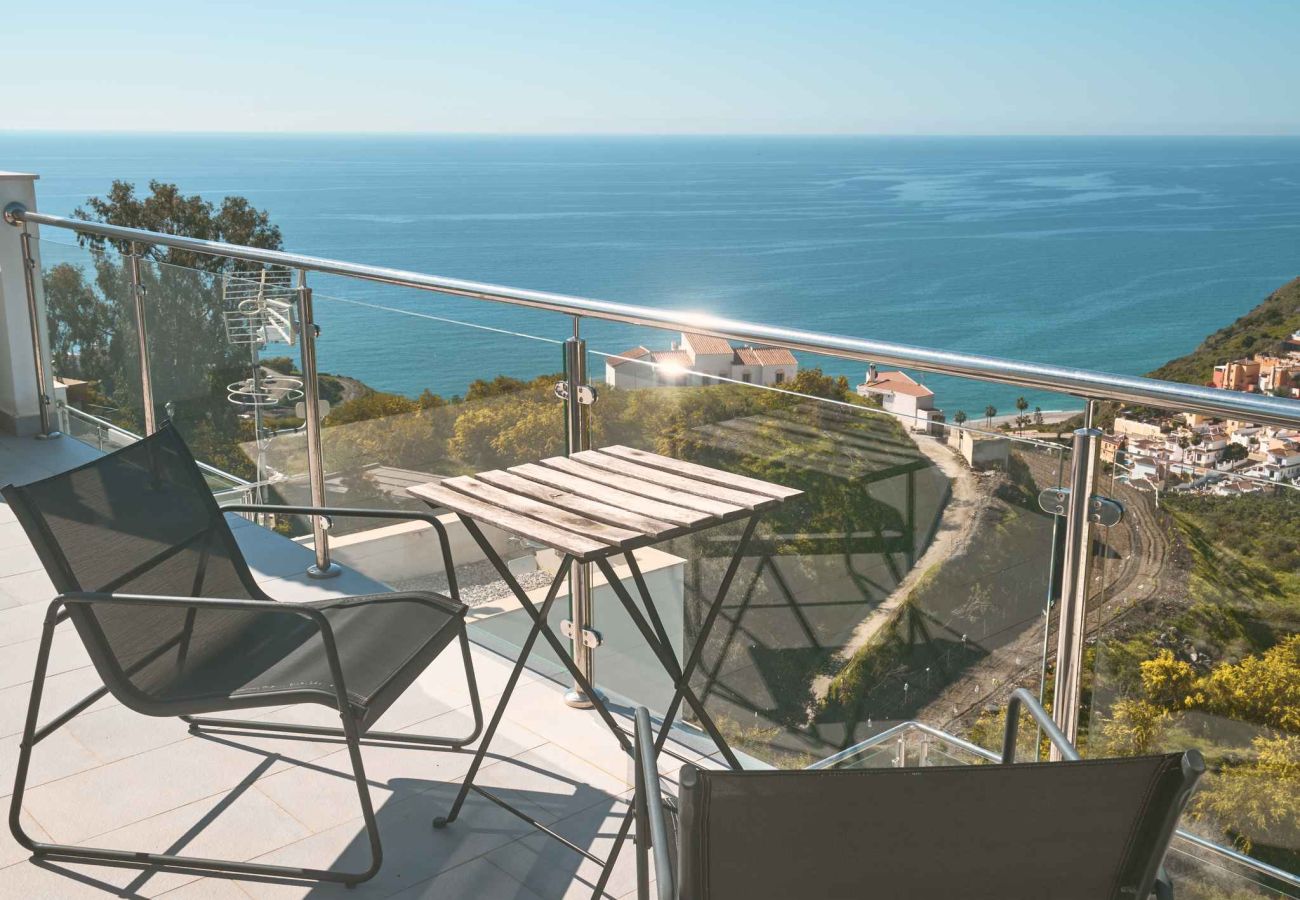 Appartement à Nerja - Penthouse Balcón del Mar D4: 3 Terrasses et Piscine Chauffée