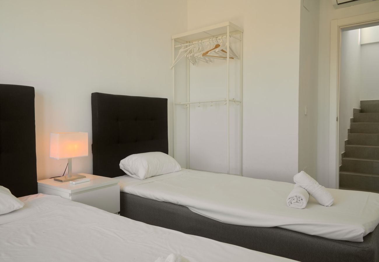 Appartement à Nerja - Penthouse Balcón del Mar D4: 3 Terrasses et Piscine Chauffée