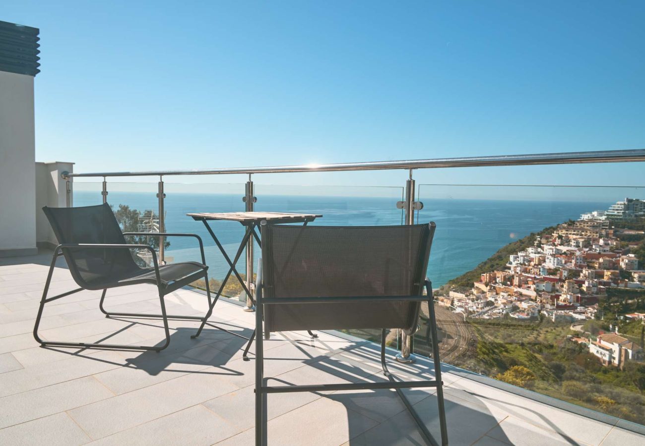Appartement à Nerja - Penthouse Balcón del Mar D4: 3 Terrasses et Piscine Chauffée