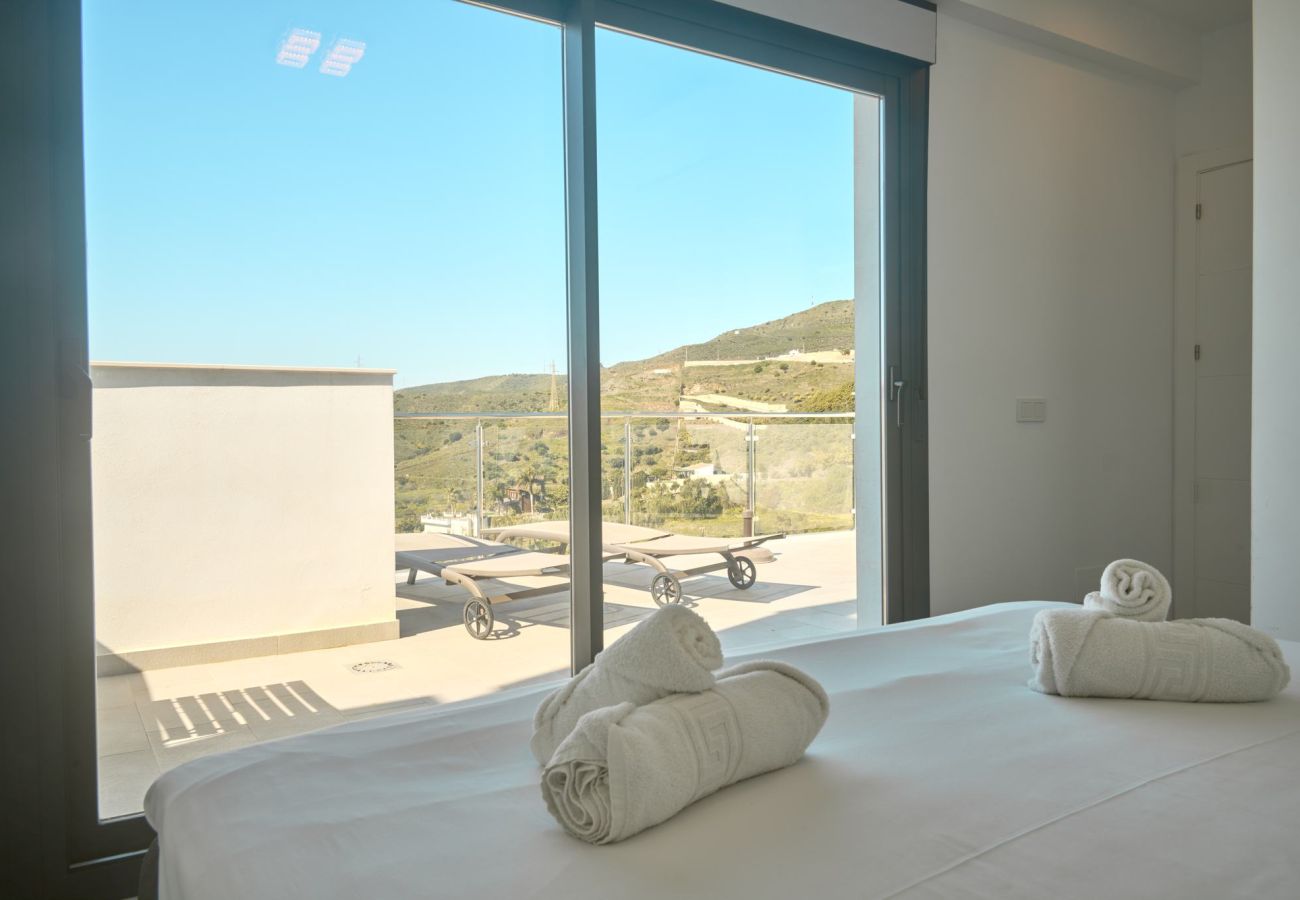 Appartement à Nerja - Penthouse Balcón del Mar D4: 3 Terrasses et Piscine Chauffée