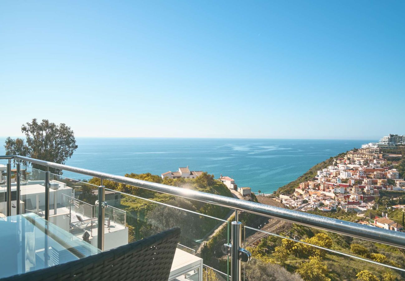 Appartement à Nerja - Penthouse Balcón del Mar D4: 3 Terrasses et Piscine Chauffée