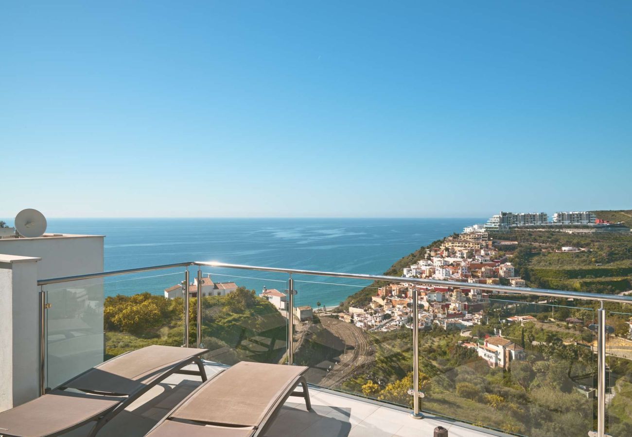 Appartement à Nerja - Penthouse Balcón del Mar D4: 3 Terrasses et Piscine Chauffée