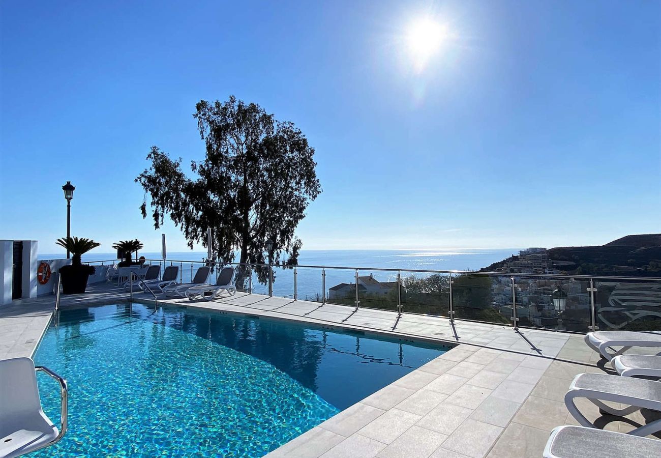 Appartement à Nerja - Penthouse Balcón del Mar D4: 3 Terrasses et Piscine Chauffée