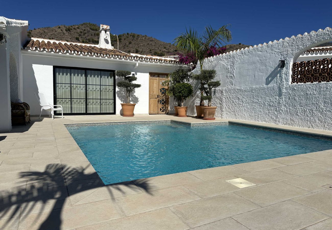 Villa à Nerja - Villa Jackson (La Casita) : Villa avec piscine privée à Fuente del Badén, Nerja