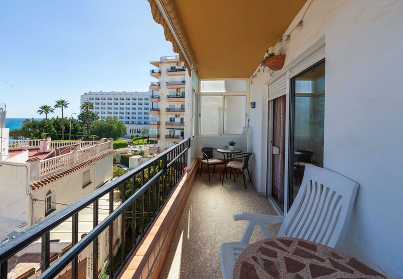 Balcon privé avec chaises longues et vue sur la Méditerranée, Albaida II 2B Nerja