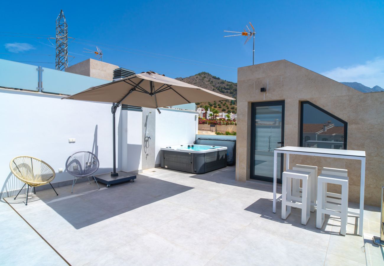Villa à Nerja - Casa Mezcal - Villa pour 4 personnes avec piscine privée et jacuzzi à Nerja