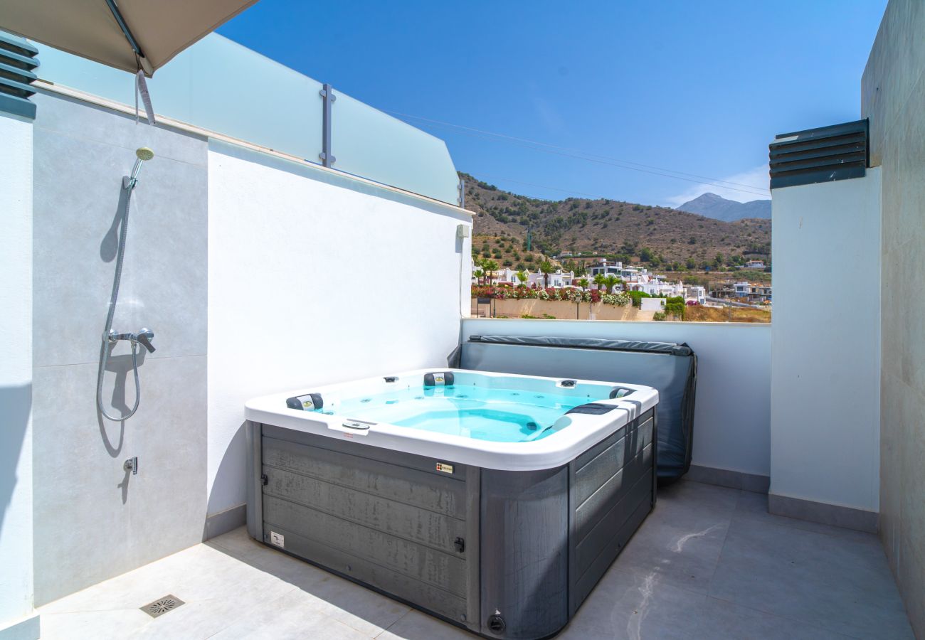 Villa à Nerja - Casa Mezcal - Villa pour 4 personnes avec piscine privée et jacuzzi à Nerja
