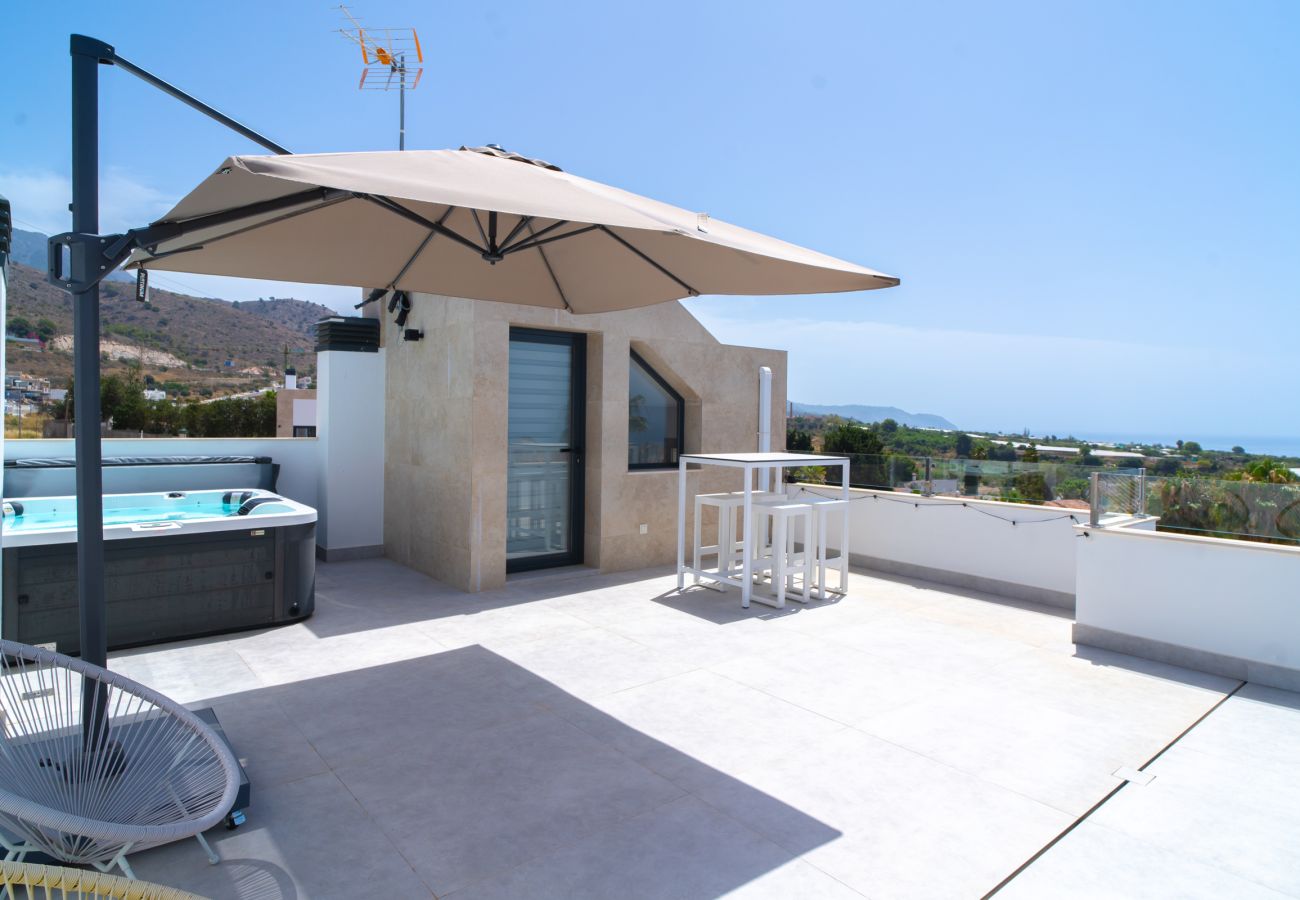 Villa à Nerja - Casa Mezcal - Villa pour 4 personnes avec piscine privée et jacuzzi à Nerja