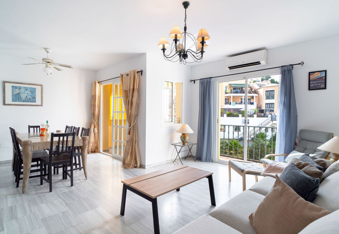 Salon-salle à manger pour 6 personnes à Flores de Burriana 5, Nerja